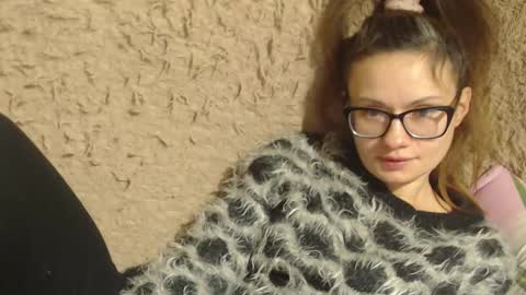 Snapshot of flowercandydoll13 chatting on 19, 12, 2024 say meow and send tip online show from 19, 12, 2024