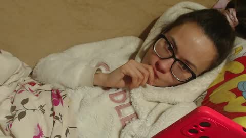 Snapshot of flowercandydoll13 chatting on 6, 3, 2025 say meow and send tip online show from 6, 3, 2025