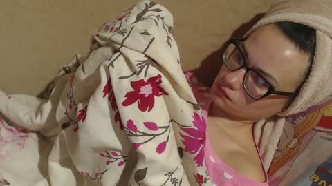 Snapshot of flowercandydoll13 chatting on 8, 3, 2025 say meow and send tip online show from 8, 3, 2025