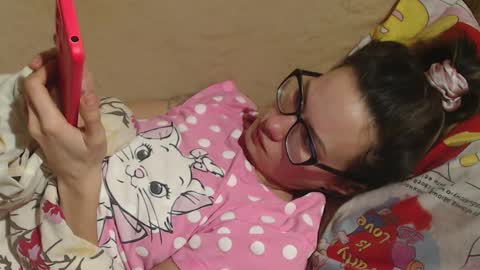 Snapshot of flowercandydoll13 chatting on 10, 3, 2025 say meow and send tip online show from 10, 3, 2025