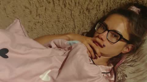 Snapshot of flowercandydoll13 chatting on 13, 9, 2025 say meow and send tip online show from 13, 9, 2025