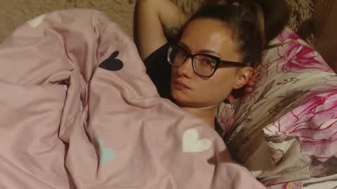 Snapshot of flowercandydoll13 chatting on 17, 9, 2025 say meow and send tip online show from 17, 9, 2025