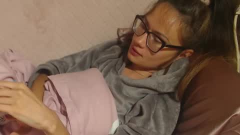 Snapshot of flowercandydoll13 chatting on 29, 9, 2025 say meow and send tip online show from 29, 9, 2025