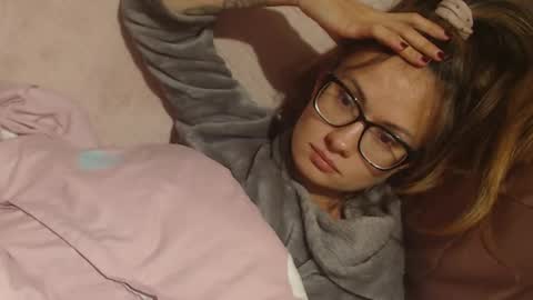 Snapshot of flowercandydoll13 chatting on 1, 10, 2025 say meow and send tip online show from 1, 10, 2025