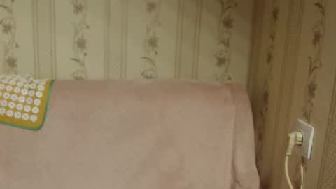 Snapshot of flowercandydoll13 chatting on 2, 11, 2025 say meow and send tip online show from 2, 11, 2025