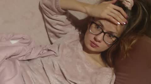 Snapshot of flowercandydoll13 chatting on 12, 11, 2025 say meow and send tip online show from 12, 11, 2025