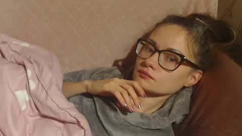 Snapshot of flowercandydoll13 chatting on 2, 12, 2025 say meow and send tip online show from 2, 12, 2025