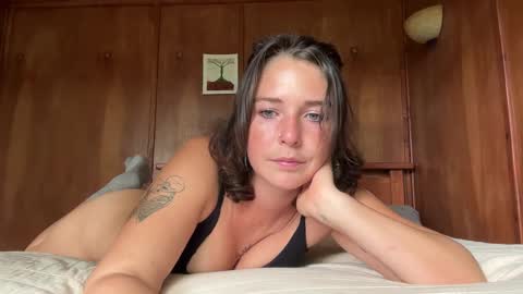 Snapshot of flowergirl448844 chatting on 27, 10, 2025 Flowergirl online show from 27, 10, 2025