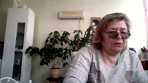 Snapshot of flowerlover8 chatting on 5, 2, 2025 Flowerlower online show from 5, 2, 2025