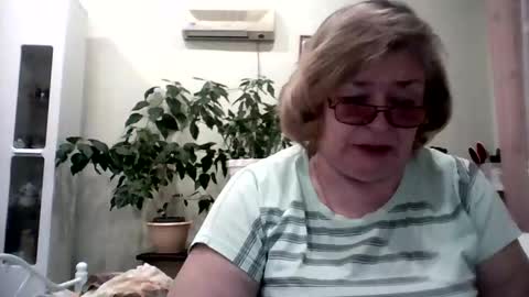 Snapshot of flowerlover8 chatting on 7, 2, 2025 Flowerlower online show from 7, 2, 2025