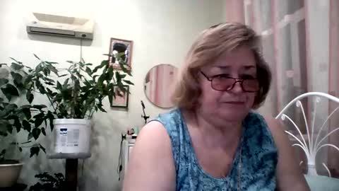 Snapshot of flowerlover8 chatting on 9, 2, 2025 Flowerlower online show from 9, 2, 2025