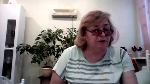 Snapshot of flowerlover8 chatting on 9, 2, 2025 Flowerlower online show from 9, 2, 2025