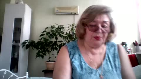 Snapshot of flowerlover8 chatting on 11, 2, 2025 Flowerlower online show from 11, 2, 2025