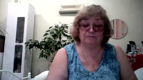 Snapshot of flowerlover8 chatting on 11, 2, 2025 Flowerlower online show from 11, 2, 2025