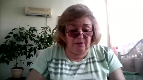 Snapshot of flowerlover8 chatting on 12, 2, 2025 Flowerlower online show from 12, 2, 2025