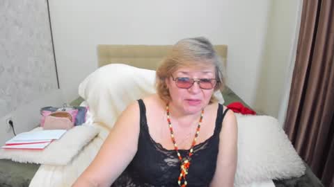 Snapshot of flowerlover8 chatting on 12, 2, 2025 Flowerlower online show from 12, 2, 2025