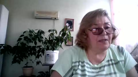 Snapshot of flowerlover8 chatting on 13, 2, 2025 Flowerlower online show from 13, 2, 2025