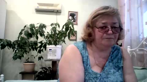 Snapshot of flowerlover8 chatting on 14, 2, 2025 Flowerlower online show from 14, 2, 2025
