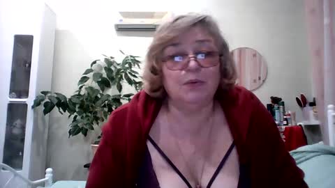 Snapshot of flowerlover8 chatting on 15, 2, 2025 Flowerlower online show from 15, 2, 2025