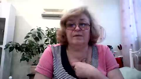 Snapshot of flowerlover8 chatting on 16, 2, 2025 Flowerlower online show from 16, 2, 2025