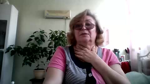 Snapshot of flowerlover8 chatting on 16, 2, 2025 Flowerlower online show from 16, 2, 2025