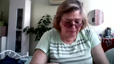 Snapshot of flowerlover8 chatting on 17, 2, 2025 Flowerlower online show from 17, 2, 2025