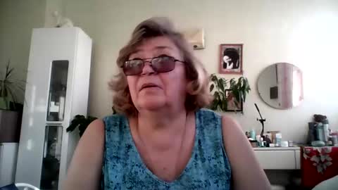 Snapshot of flowerlover8 chatting on 19, 2, 2025 Flowerlower online show from 19, 2, 2025