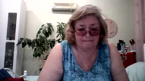 Snapshot of flowerlover8 chatting on 19, 2, 2025 Flowerlower online show from 19, 2, 2025