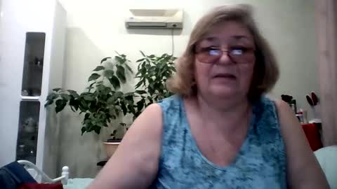 Snapshot of flowerlover8 chatting on 19, 2, 2025 Flowerlower online show from 19, 2, 2025