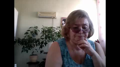 Snapshot of flowerlover8 chatting on 20, 2, 2025 Flowerlower online show from 20, 2, 2025