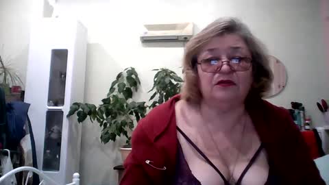 Snapshot of flowerlover8 chatting on 22, 2, 2025 Flowerlower online show from 22, 2, 2025