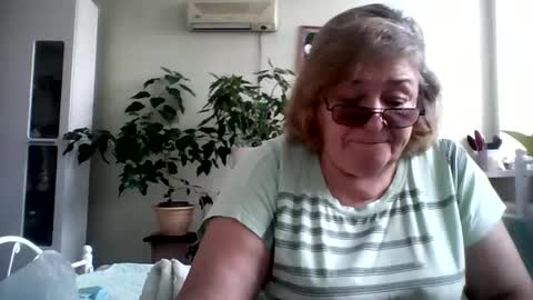 Snapshot of flowerlover8 chatting on 25, 2, 2025 Flowerlower online show from 25, 2, 2025