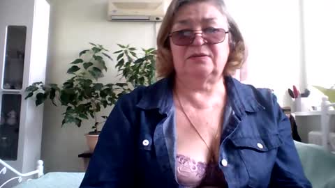 Snapshot of flowerlover8 chatting on 27, 2, 2025 Flowerlower online show from 27, 2, 2025