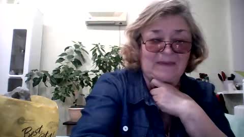 Snapshot of flowerlover8 chatting on 28, 2, 2025 Flowerlower online show from 28, 2, 2025
