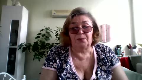 Snapshot of flowerlover8 chatting on 1, 3, 2025 Flowerlower online show from 1, 3, 2025