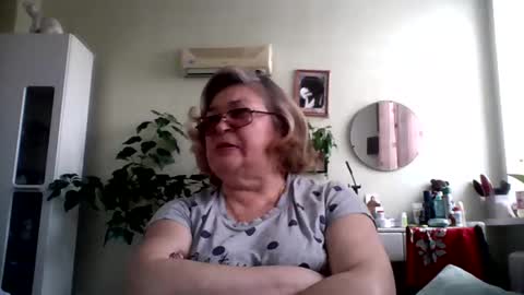 Snapshot of flowerlover8 chatting on 3, 3, 2025 Flowerlower online show from 3, 3, 2025