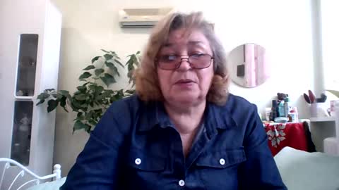 Snapshot of flowerlover8 chatting on 4, 3, 2025 Flowerlower online show from 4, 3, 2025