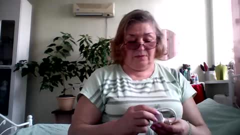 Snapshot of flowerlover8 chatting on 5, 3, 2025 Flowerlower online show from 5, 3, 2025