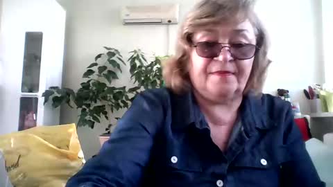 Snapshot of flowerlover8 chatting on 7, 3, 2025 Flowerlower online show from 7, 3, 2025