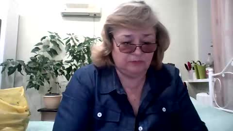 Snapshot of flowerlover8 chatting on 7, 3, 2025 Flowerlower online show from 7, 3, 2025