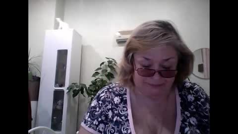 Snapshot of flowerlover8 chatting on 8, 3, 2025 Flowerlower online show from 8, 3, 2025