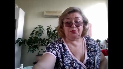 Snapshot of flowerlover8 chatting on 9, 3, 2025 Flowerlower online show from 9, 3, 2025