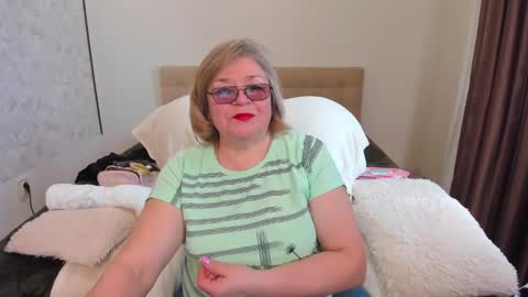 Snapshot of flowerlover8 chatting on 11, 3, 2025 Flowerlower online show from 11, 3, 2025