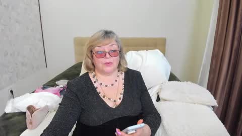 Snapshot of flowerlover8 chatting on 11, 3, 2025 Flowerlower online show from 11, 3, 2025