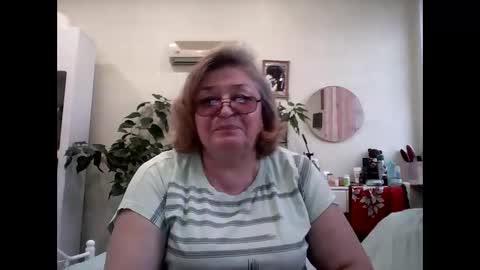 Snapshot of flowerlover8 chatting on 12, 3, 2025 Flowerlower online show from 12, 3, 2025