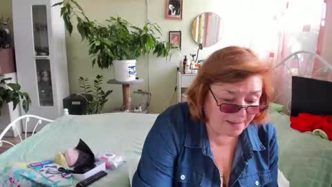 Snapshot of flowerlover8 chatting on 15, 9, 2025 Flowerlower online show from 15, 9, 2025