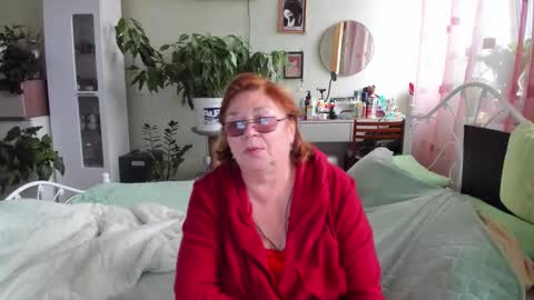 Snapshot of flowerlover8 chatting on 17, 9, 2025 Flowerlower online show from 17, 9, 2025