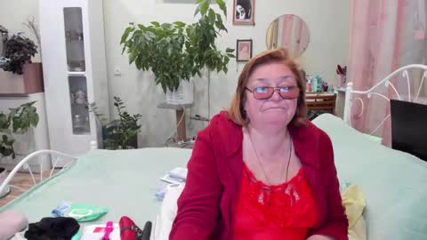 Snapshot of flowerlover8 chatting on 18, 9, 2025 Flowerlower online show from 18, 9, 2025