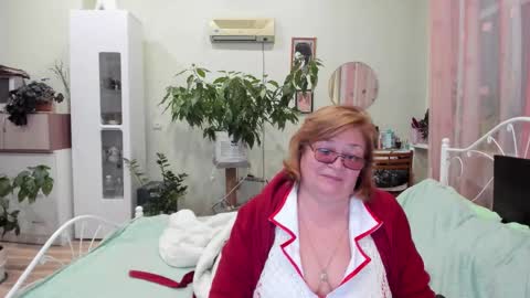 Snapshot of flowerlover8 chatting on 27, 9, 2025 Flowerlower online show from 27, 9, 2025
