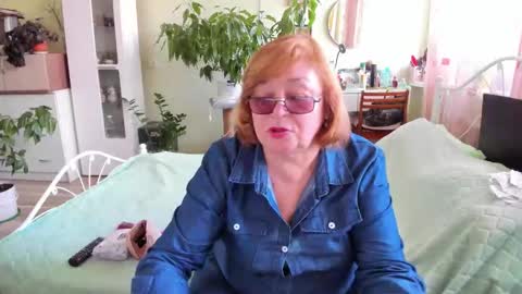 Snapshot of flowerlover8 chatting on 28, 9, 2025 Flowerlower online show from 28, 9, 2025